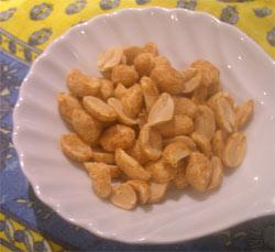 Photo: Bowl of peanuts