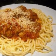 Recipe for meatballs and spaghetti with red wine, tomatoes and bell peppers. Foolproof slow cooker/crock pot recipes
