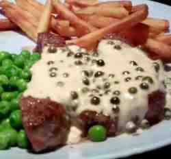 fillet_steak_with_green_peppercorn_cream_sauce